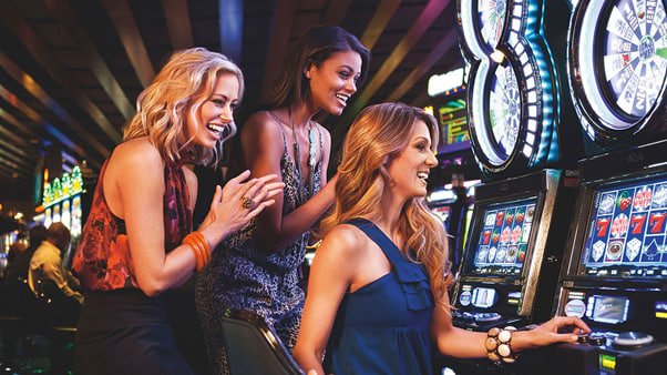 lv55 ဂိမ်းလော်ဘီ မြန်မာ player များ online gaming ကစားနေသောပုံ